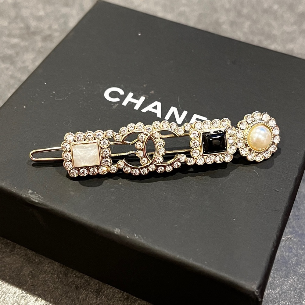🔥🔥🔥Chanel CC Hair Clip w/ Tags